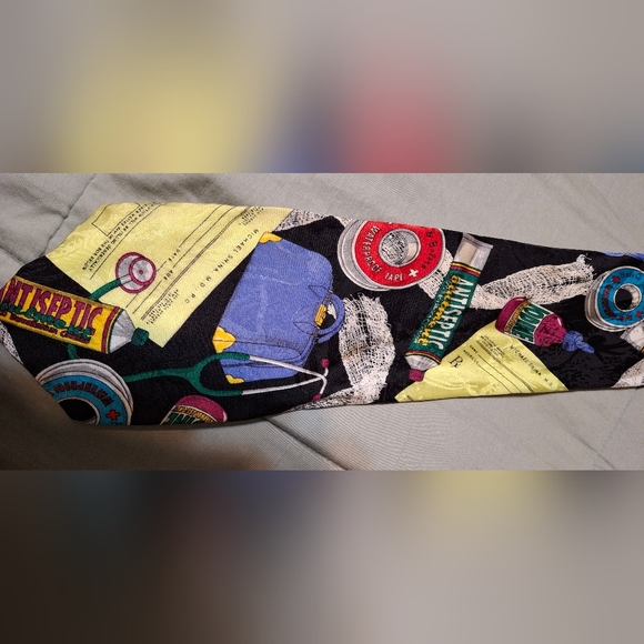 ADDICTION Necktie Tie Medical Dr Nurse 1st Responders 100% Silk First Aid - Picture 1 of 5